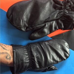 Black Leather Gloves with Thermolite Lining insulation